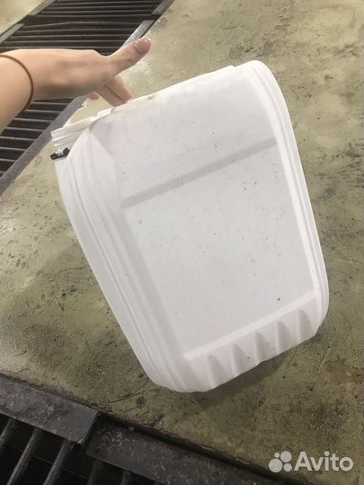 Канистры пластиковые бу 20 литров