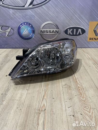 Фара Nissan primera P12 Лев