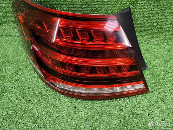 Фонарь задний наружный левый Mercedes-Benz E-Class