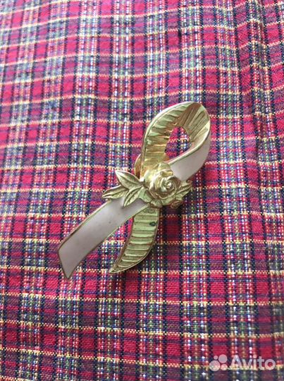 Пин брошь Avon винтаж Штаты розовая лента