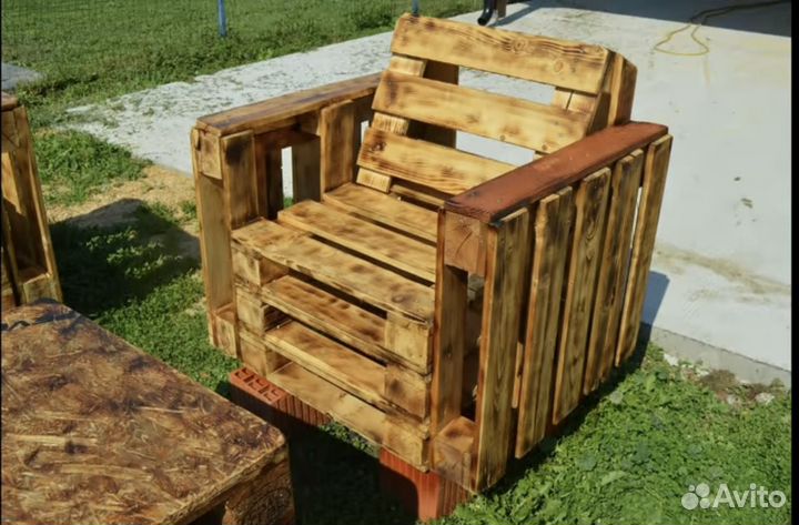 Диван из поддонов, шезлонг пляжный складной итд
