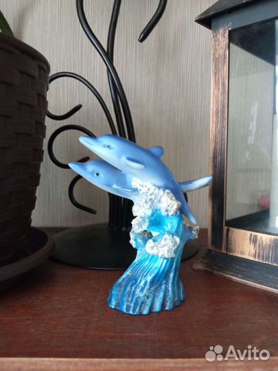 Статуэтка дельфин