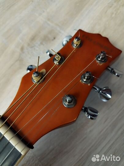 Акустическая гитара