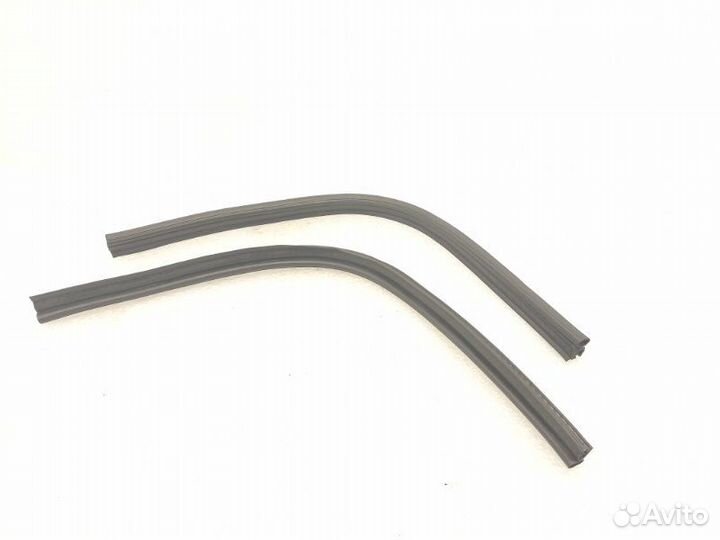 Уплотнитель капота Infiniti Q50 V37 2.2 2014