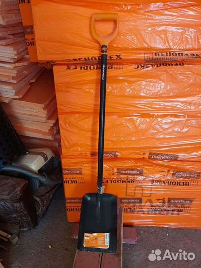 Лопата fiskars solid