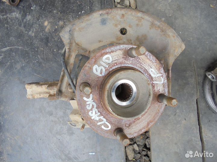 Поворотный кулак левый Nissan almera classic