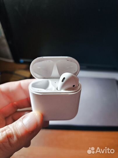 Беспроводные наушники apple airpods1