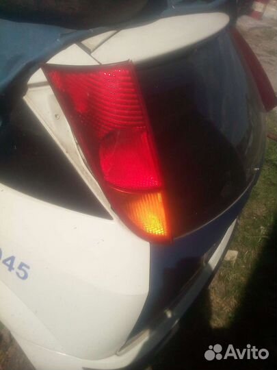 Задний левый фанарь форд фокус1