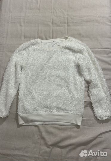 Пушистый свитшот белый