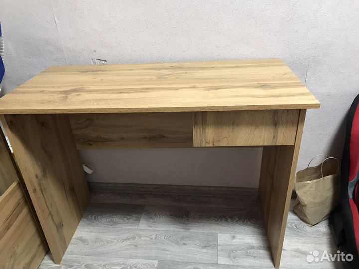 Письменный стол для школьника новый