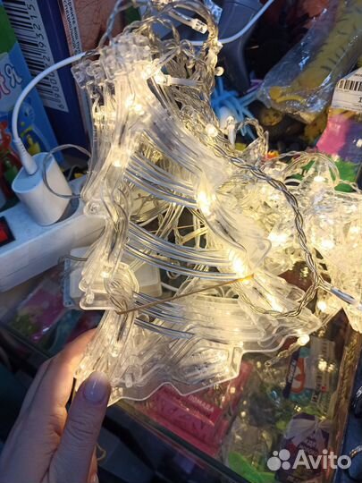 Гирлянда звезды, ёлочки тёплый свет