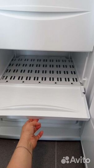 Морозильная камера Indesit MFZ 10