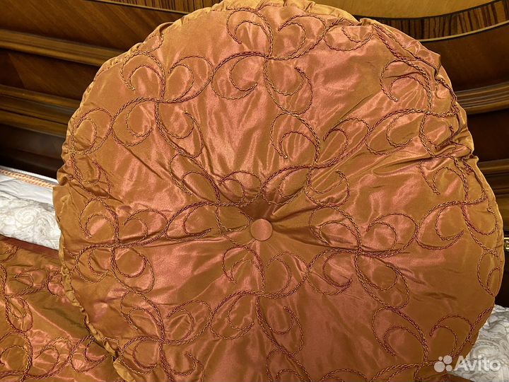 Togas,покрывало 240/260x 260,подушки 2