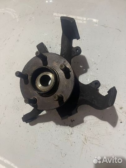 Кулак передний правый Додж неон 1995+