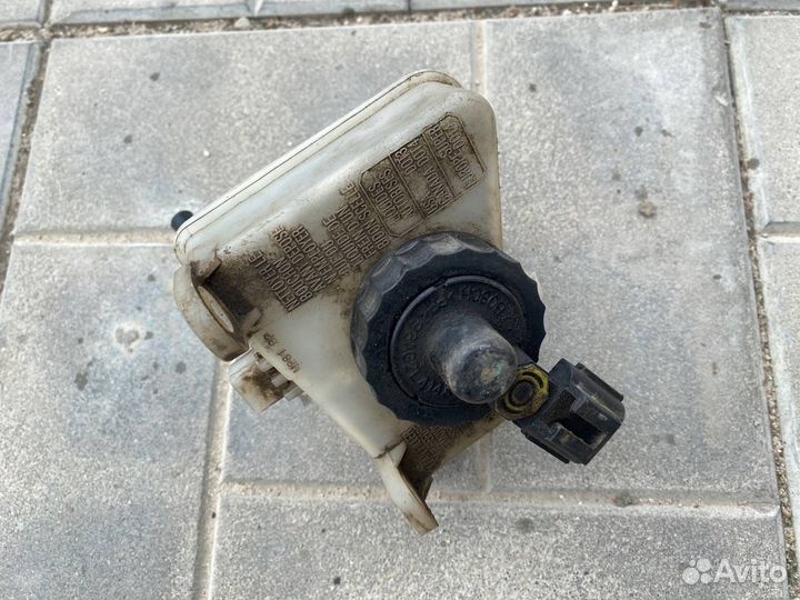 Бачок тормозной жидкости Ford Focus 1 хетчбек 5дв