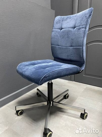 Офисное кресло/офисный стул на колёсиках