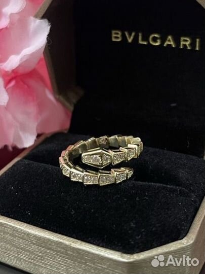 Золотое кольцо Bvlgari