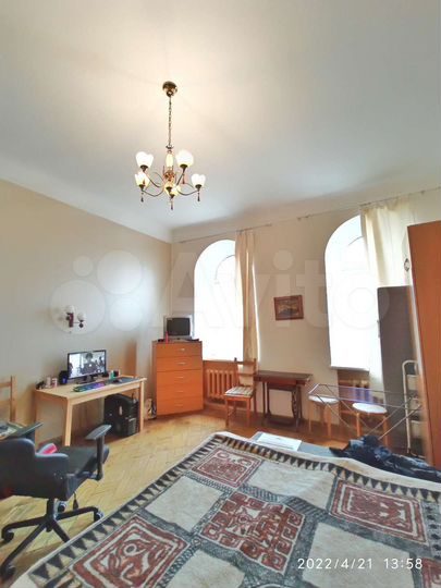 Комната 24 м² в 6-к., 6/6 эт.