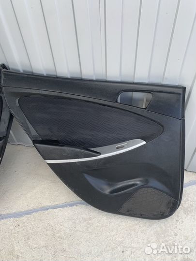 Обшивки дверей задние Hyundai Solaris 1