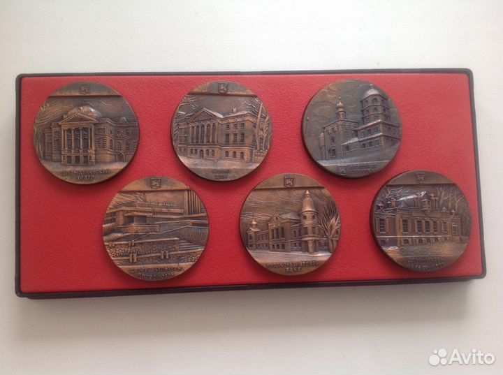 Памятные юбилейные медали 300-летие Иркутска