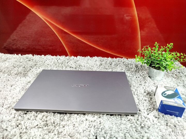 Asus i5(8TH) /250gb/8gb/FHD 15.6