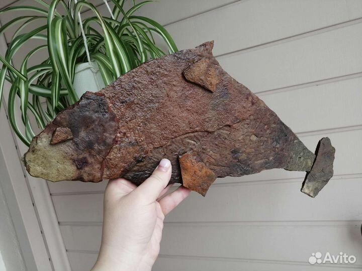 Каменное панно-рыба