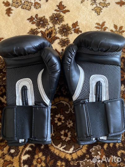 Боксерские перчатки everlast 10 oz