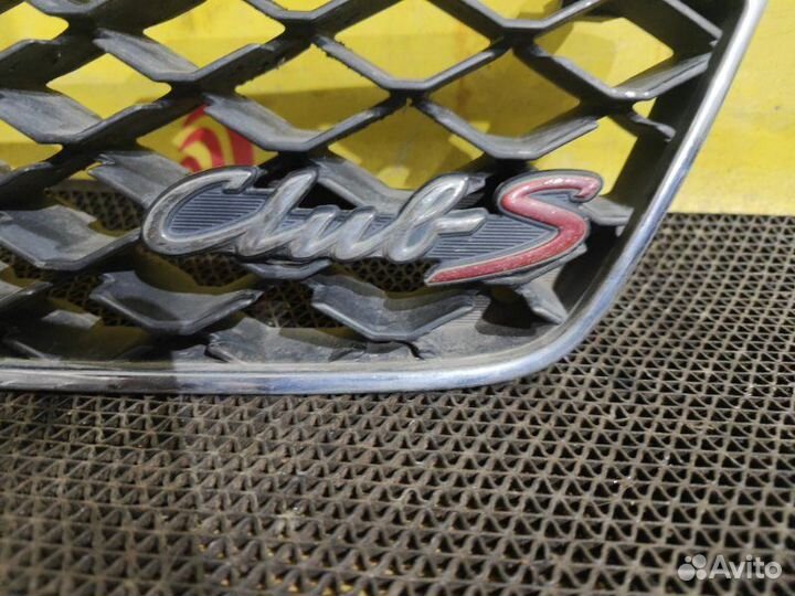 Решетка радиатора Nissan Laurel GC35