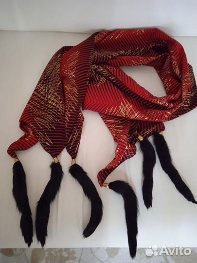 Шарф с кисточками из норки