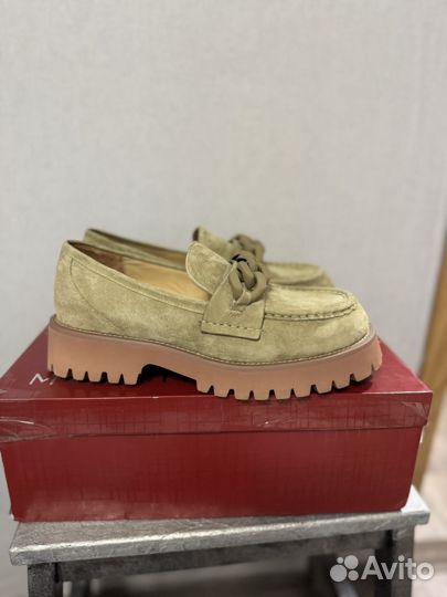 Лоферы женские