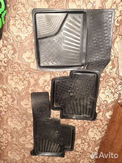 Резиновые коврики на ford C-MAX