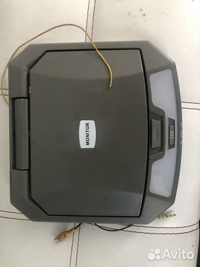 Монитор в автомобиль на потолок