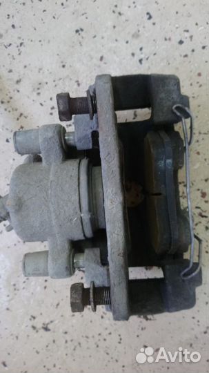 Супорт тормозной передний Тойота Авенсис 1 т220