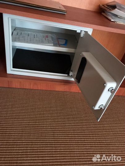 Сейф металлический