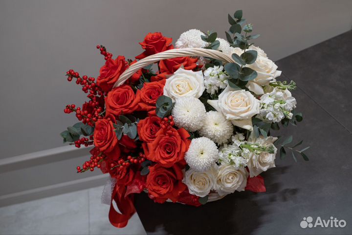 Корзина из живых цветов
