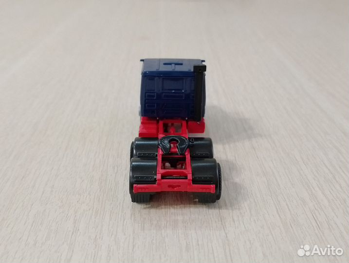 3) Тягач Scania капотник