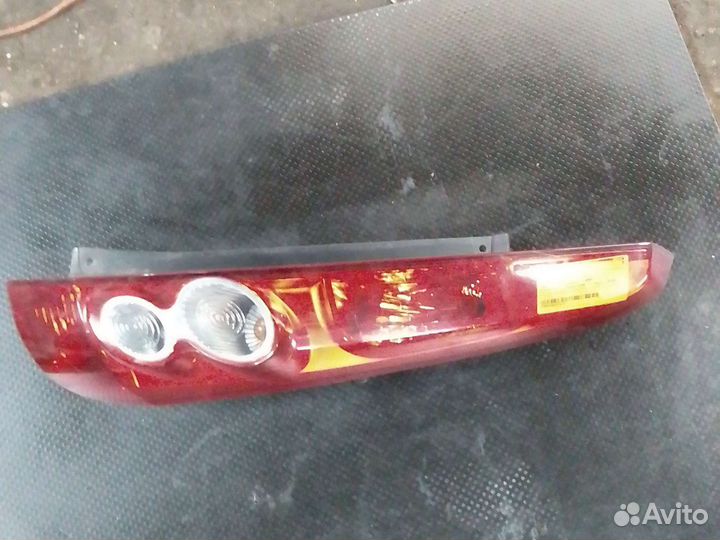 Фонарь левый Ford Fiesta 5 2005-2008