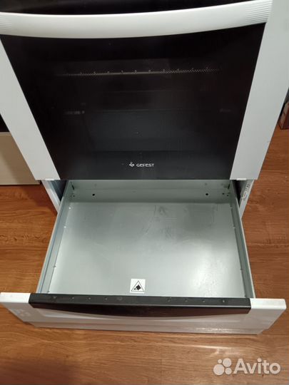 Газовая плита с электрической духовкой 