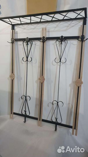 Вешалка для одежды настенная