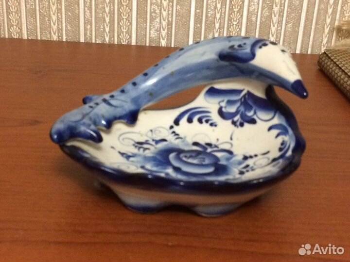 Шкатулка и икорница гжель по 600.С рыбкой продана