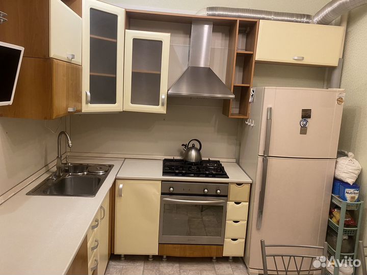 Кухонный гарнитур угловой бу с техникой