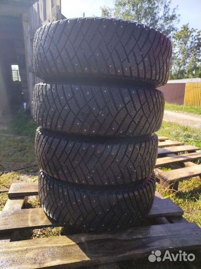Goodyear UltraGrip 215/65 R16