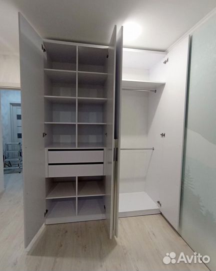 Шкаф распашной в прихожую от фабрики