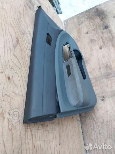 Обшивка двери передней левой Toyota Prius 2