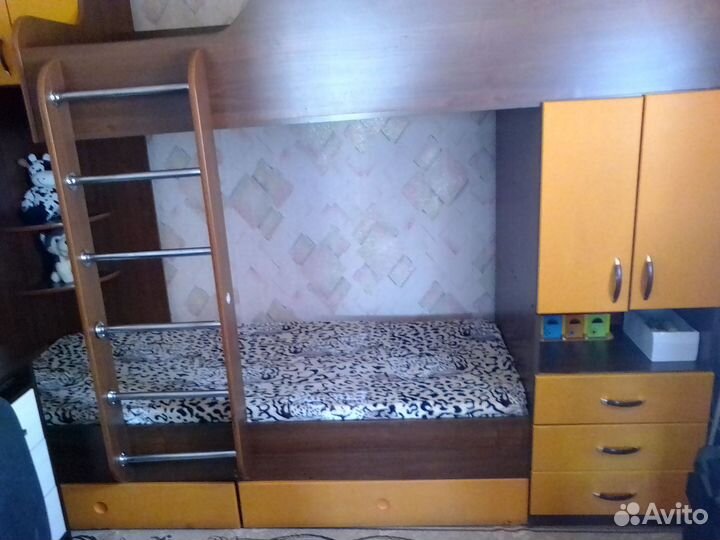 Кровать двухьярусная