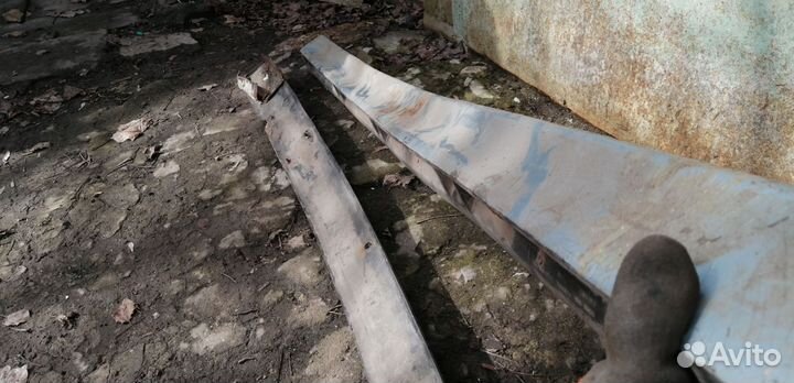 Накладки на пороги и спойлер zender bmw e21