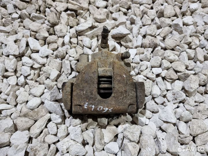 Суппорт задний Вольво S60