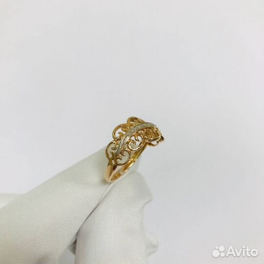 Золотое кольцо с бриллиантом