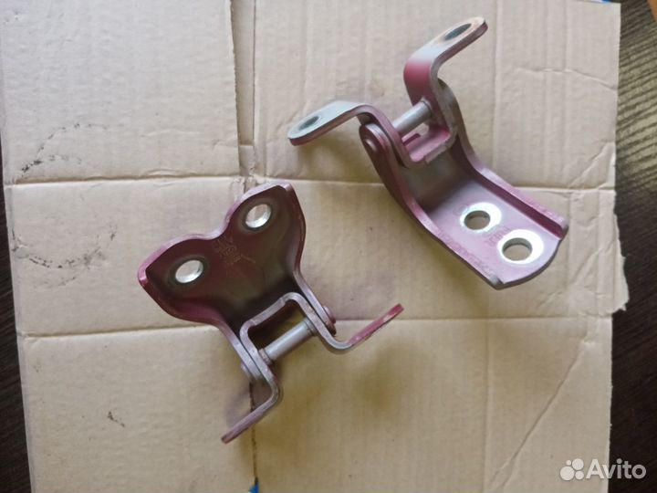 Петли двери водительской Джили Эмгранд ес 7