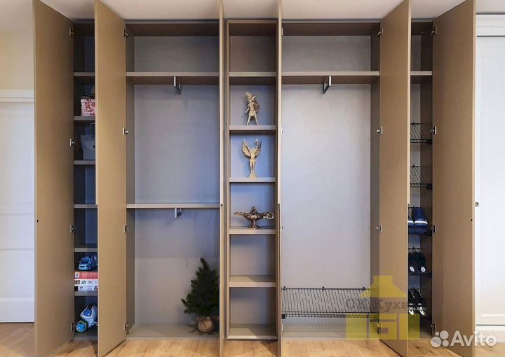 Книжный шкаф